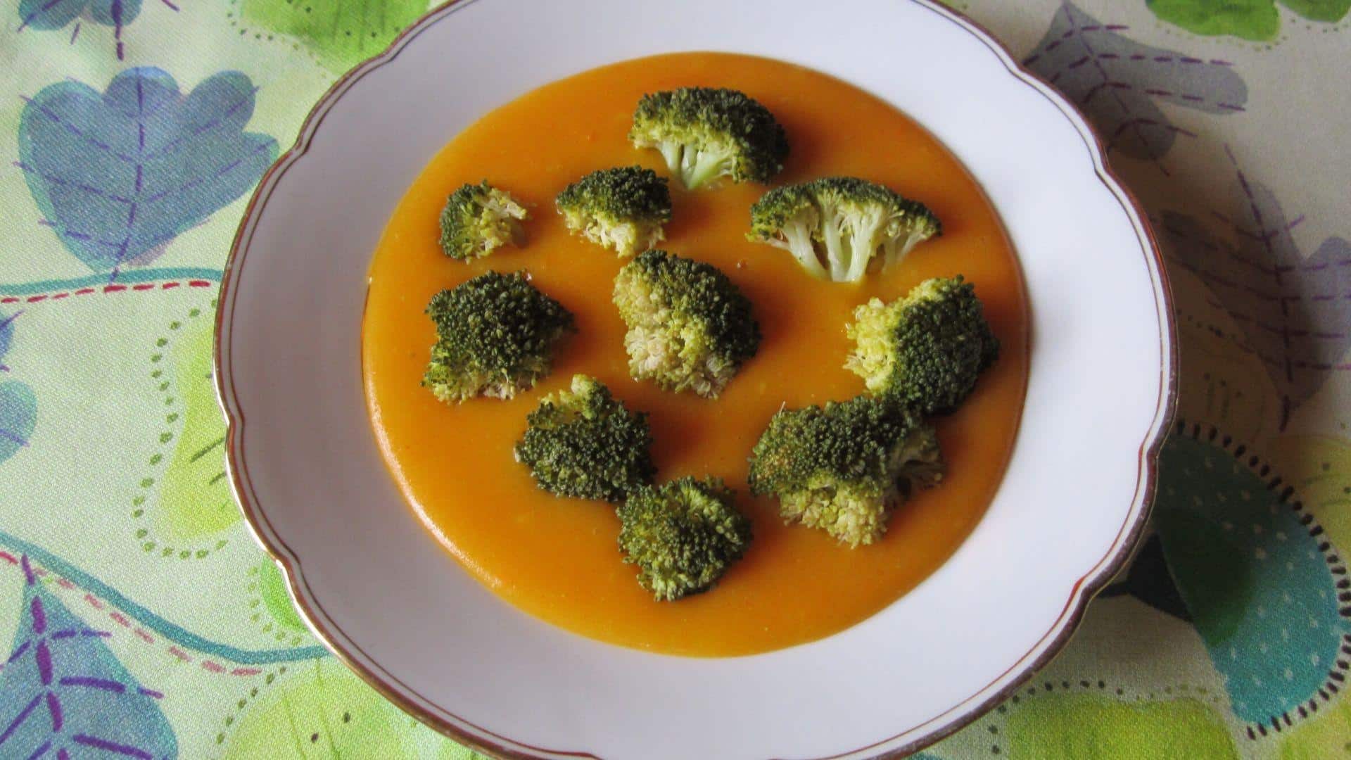 „Cheddar“-Brokkoli Suppe
