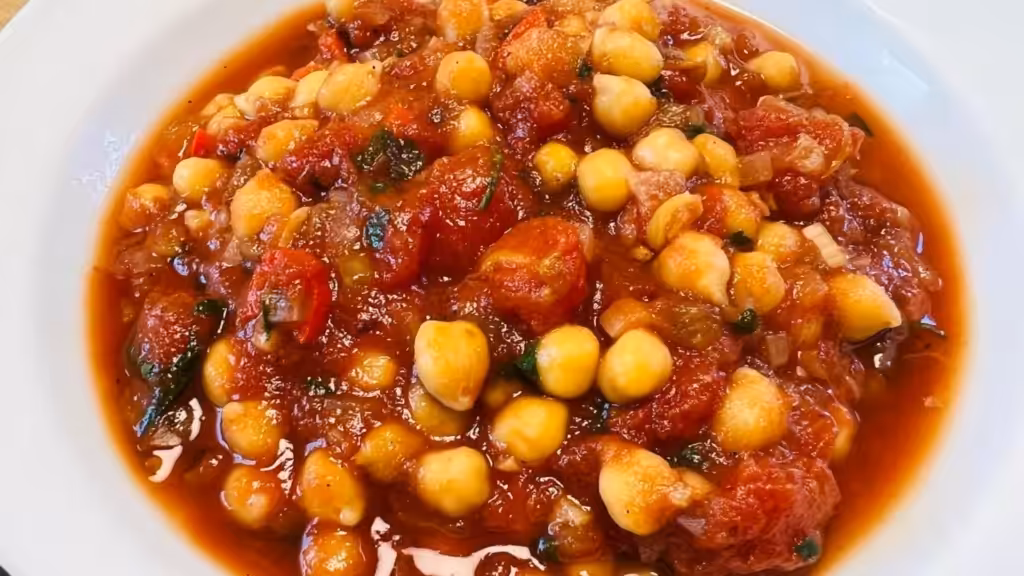 Garbanzos en salsa de tomate