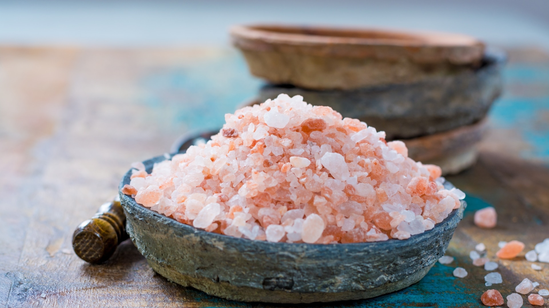 Какую соль добавляют в пищу. Гималайская морская соль. Морская соль Salt. Соль для ванны Sea Salt. Морская соль с минералами.