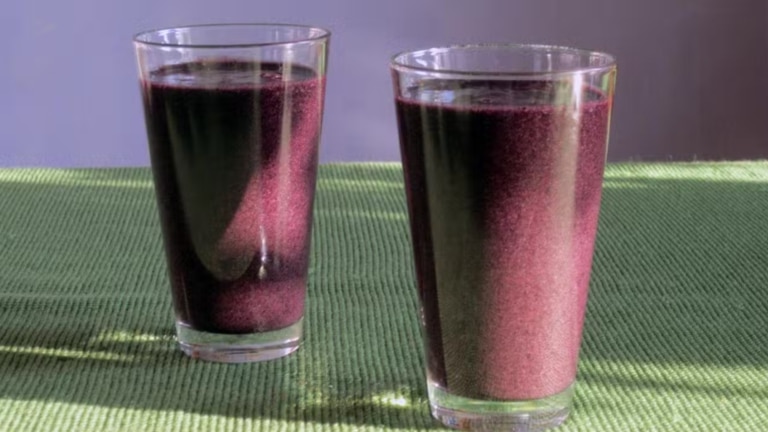 Glasses with Heavy Metal Detox Smoothie
